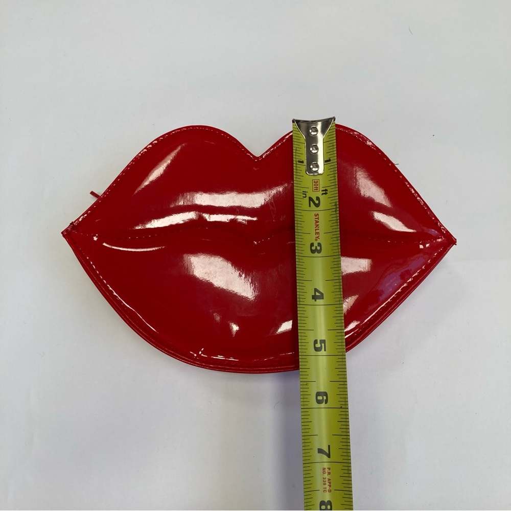 Moschino red lips shaped pouch - Picture 8 of 10